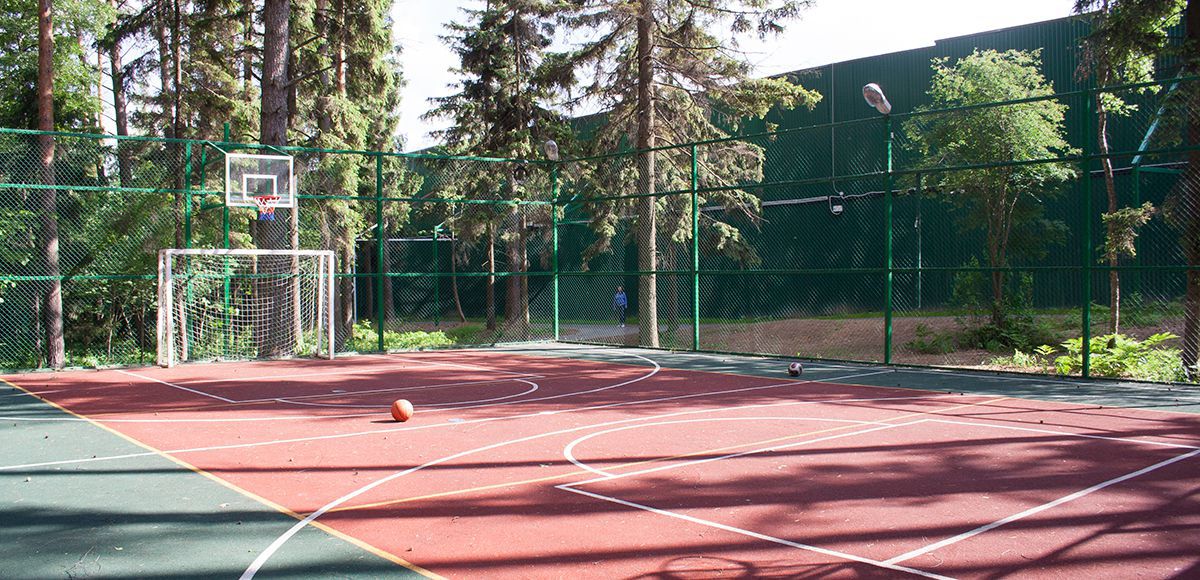 Площадка для игр в футбол и баскетбол, КП Елочка