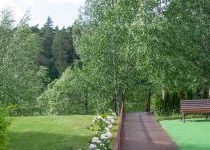 Дорожка к ресторану Fish Point, рядом поселок Елочка